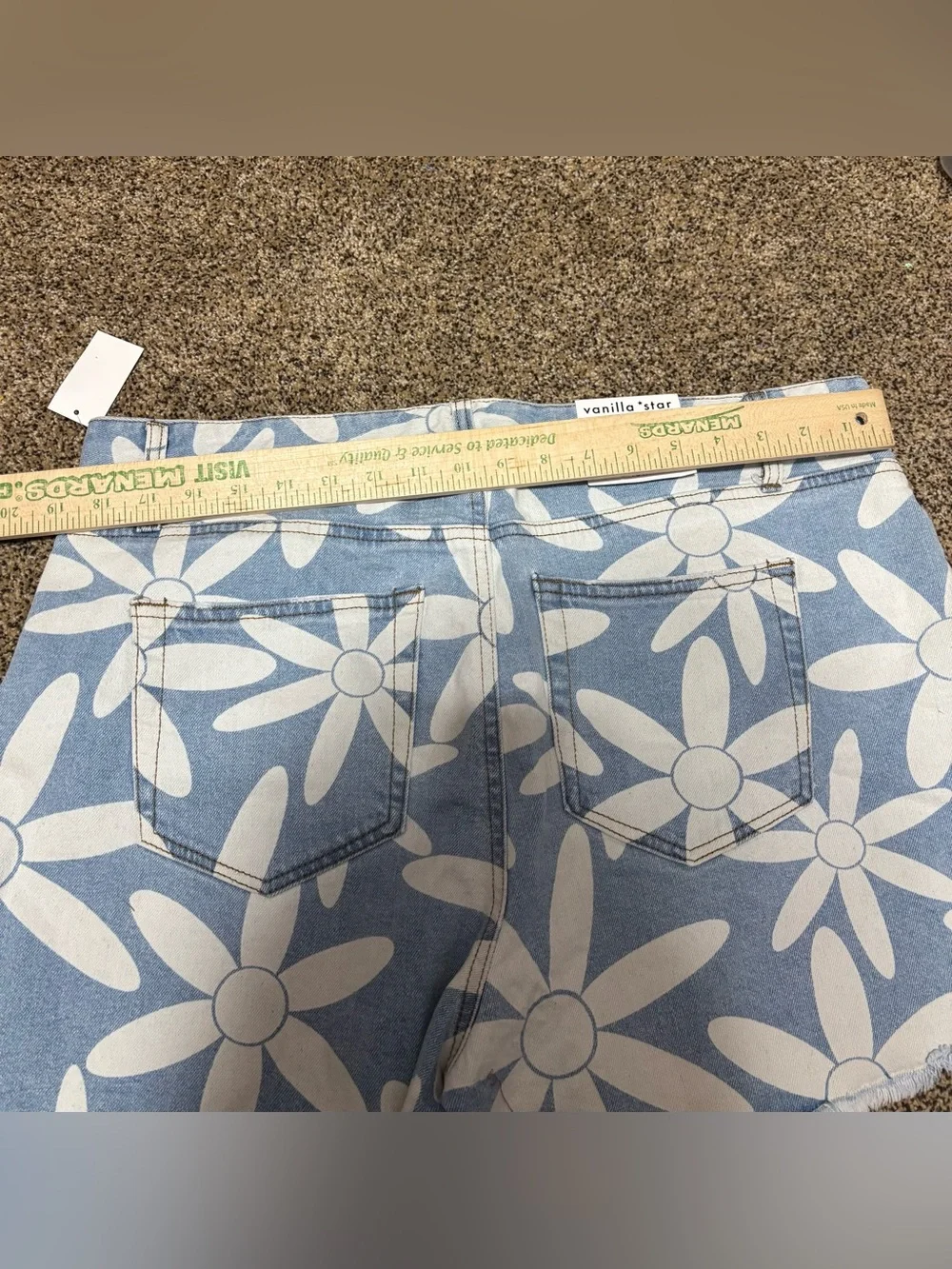 Vanilla Star 16W Blue Floral Daisy Denim Shorts. frayed Raw Hem check pics